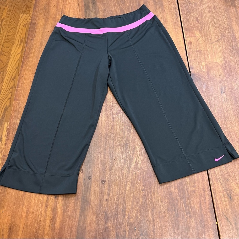 Nike black capri leggings/workout pants Size M